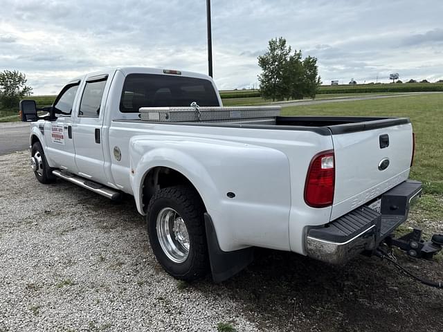 Image of Ford F-350 equipment image 2