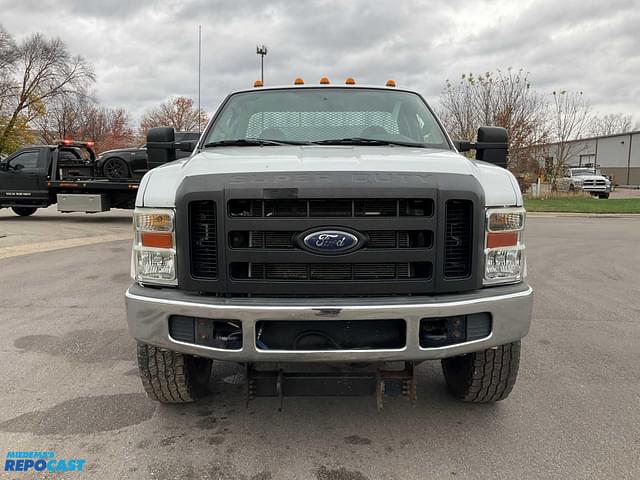 Image of Ford F-350 equipment image 1