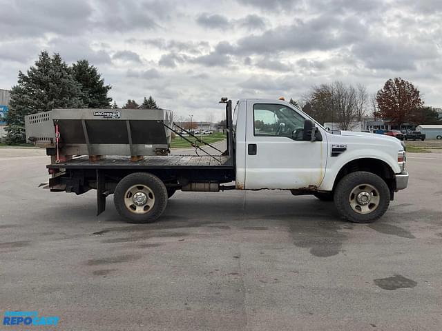 Image of Ford F-350 equipment image 3