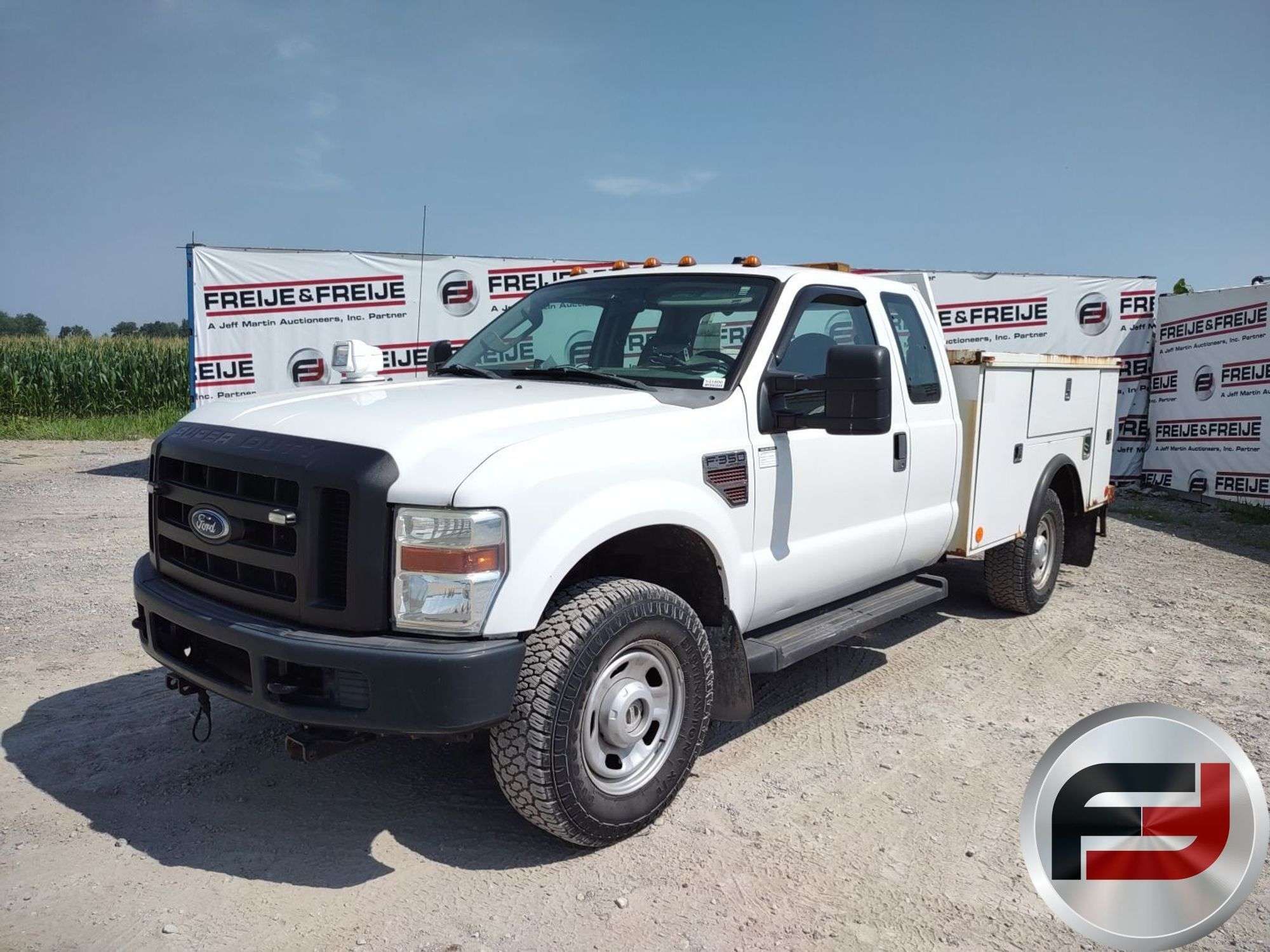 2010 Ford F-350 Equipment Image0