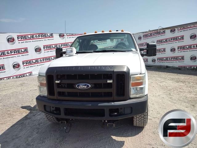Image of Ford F-350 equipment image 1