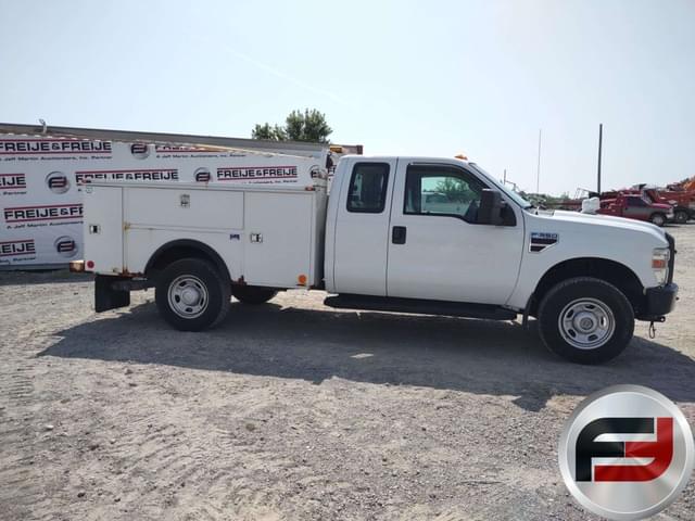 Image of Ford F-350 equipment image 3