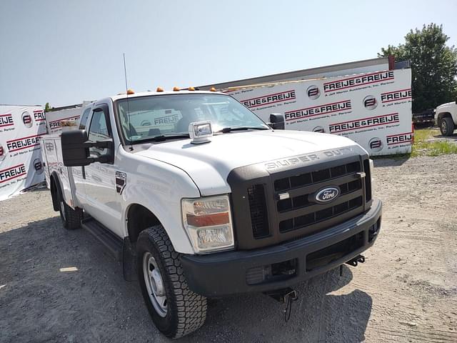 Image of Ford F-350 equipment image 2