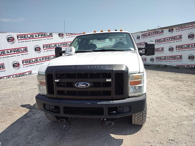 Image of Ford F-350 equipment image 1