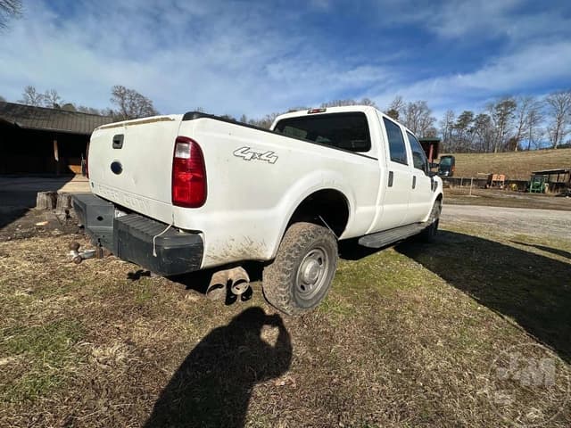 Image of Ford F-350 equipment image 4