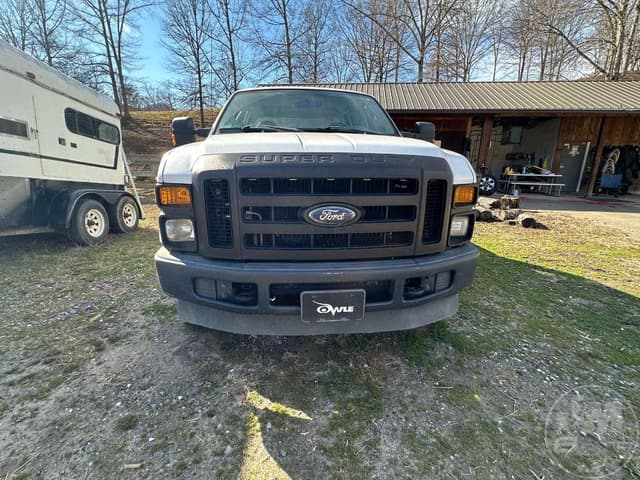 Image of Ford F-350 equipment image 2