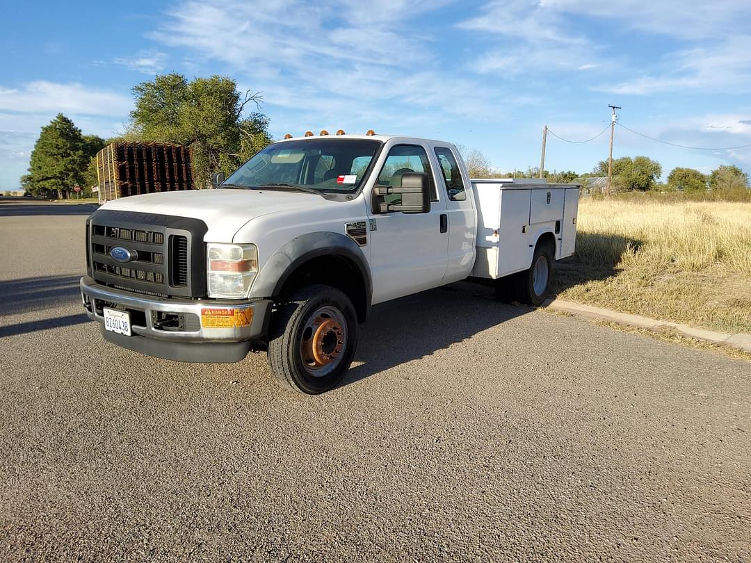 Image of Ford F-450 Primary image