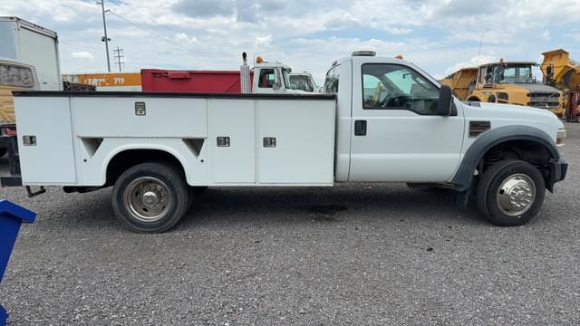 Image of Ford F-450 equipment image 3