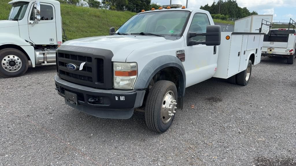Image of Ford F-450 Primary image