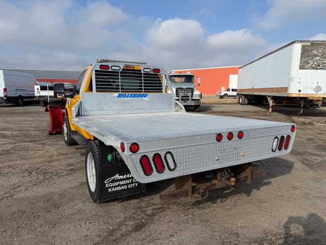 Image of Ford F-450 equipment image 4