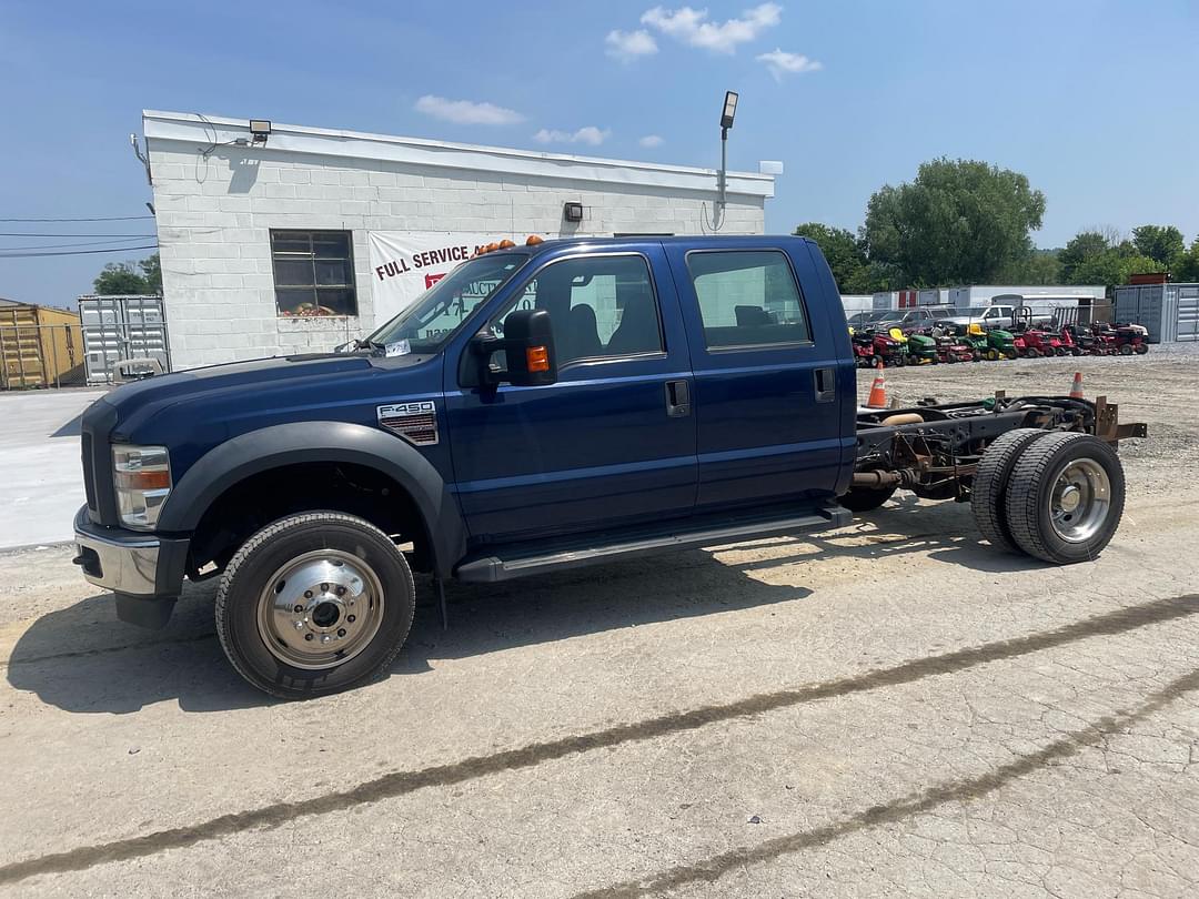 Image of Ford F-450 Primary image