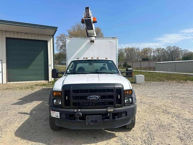 Image of Ford F-550 equipment image 4