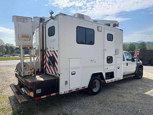 Image of Ford F-550 equipment image 3
