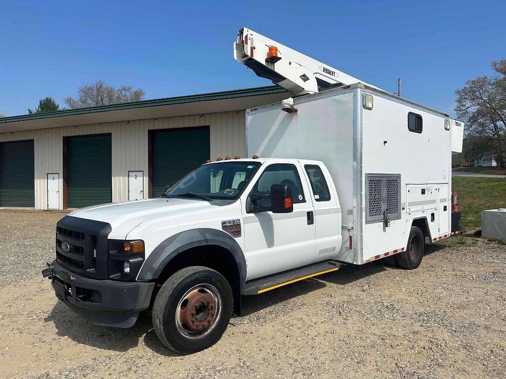 Image of Ford F-550 Primary image
