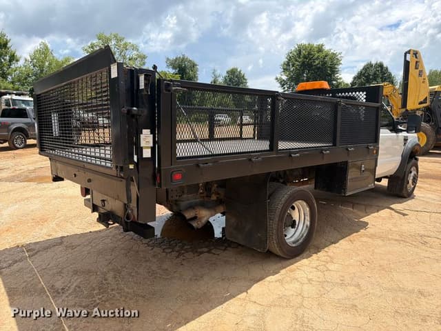 Image of Ford F-550 equipment image 4