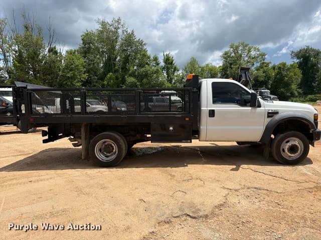 Image of Ford F-550 equipment image 3