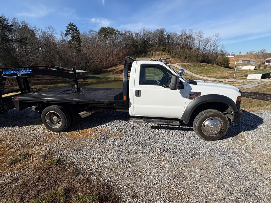 Image of Ford F-550 Primary image