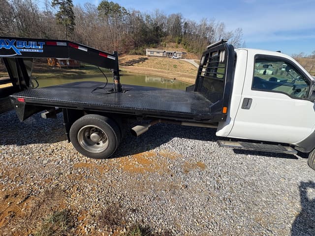 Image of Ford F-550 equipment image 3