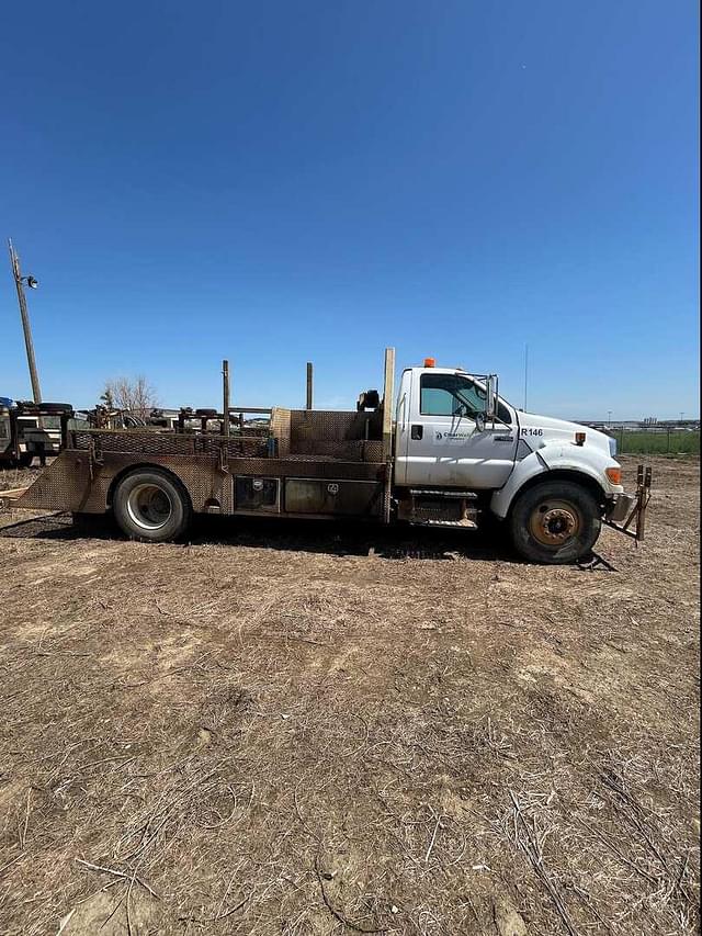 Image of Ford F-650 equipment image 4