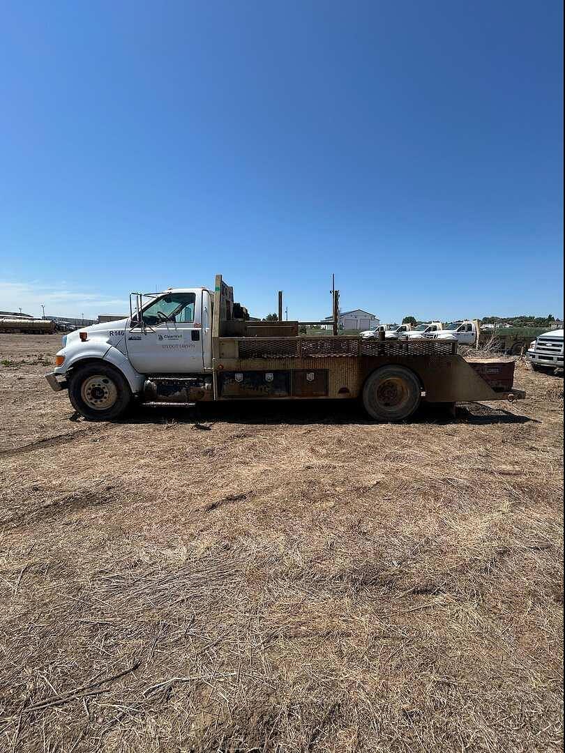 Image of Ford F-650 Primary image