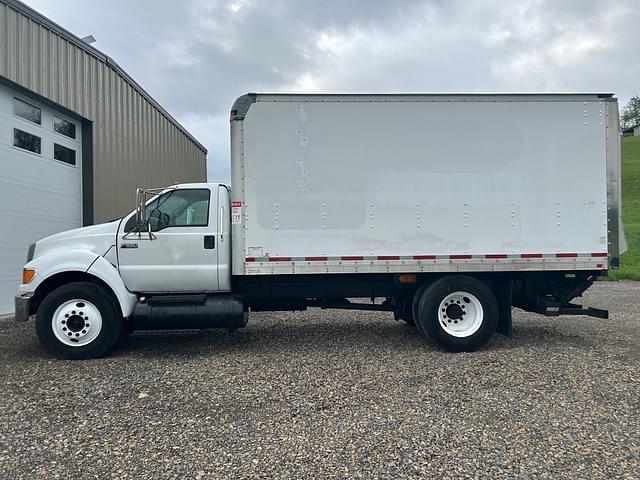 Image of Ford F-650 equipment image 3