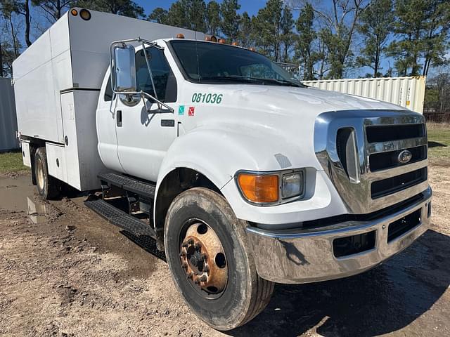 Image of Ford F-750 equipment image 2