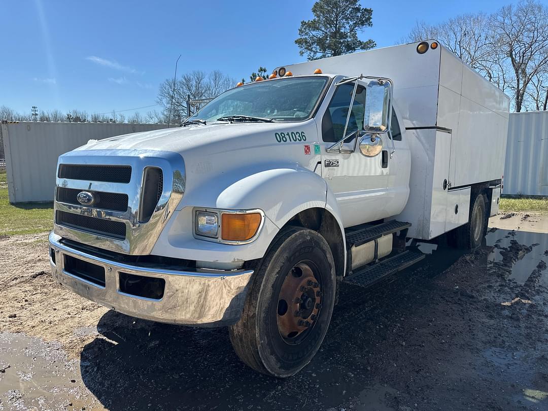 Image of Ford F-750 Primary image