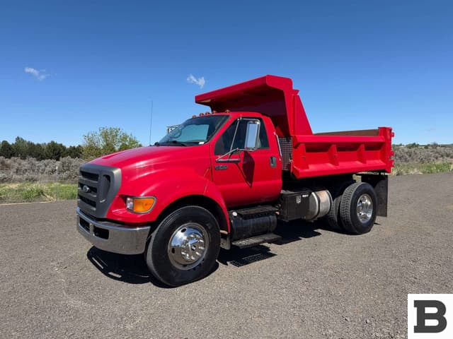 Image of Ford F-750 equipment image 1