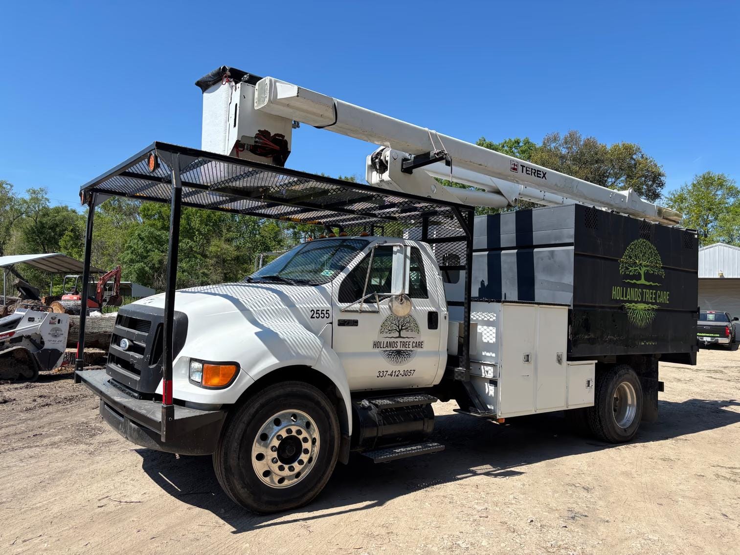 2010 Ford F-750 Equipment Image0