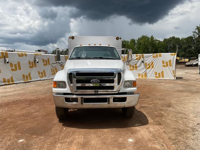 Image of Ford F-750 equipment image 1