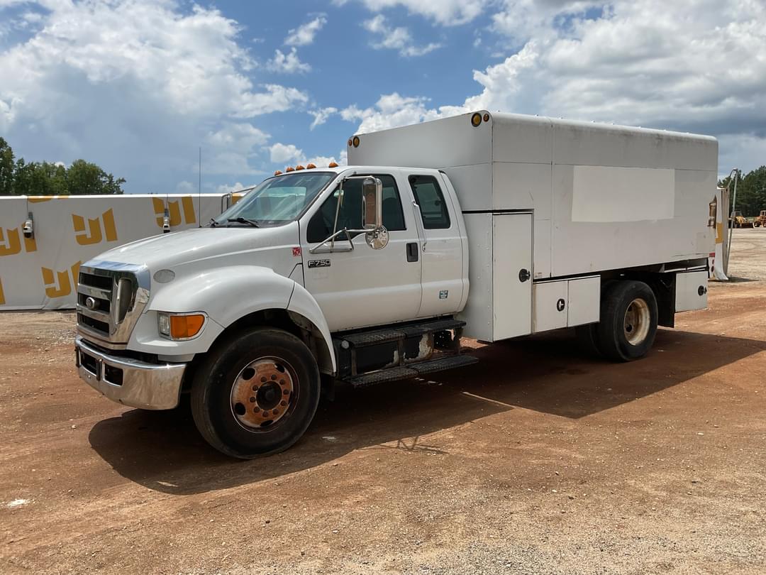 Image of Ford F-750 Primary image