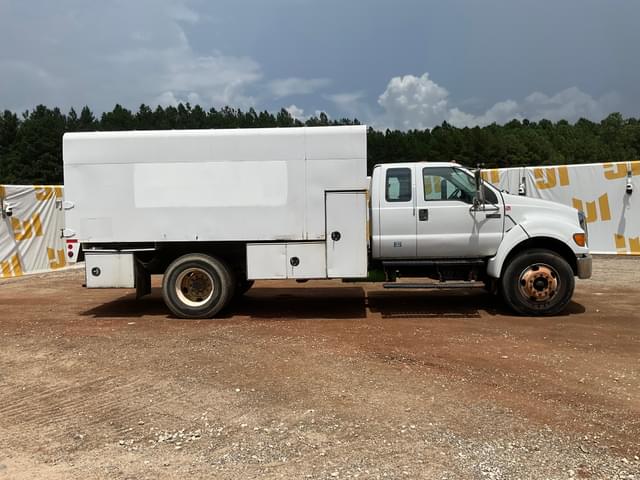 Image of Ford F-750 equipment image 3
