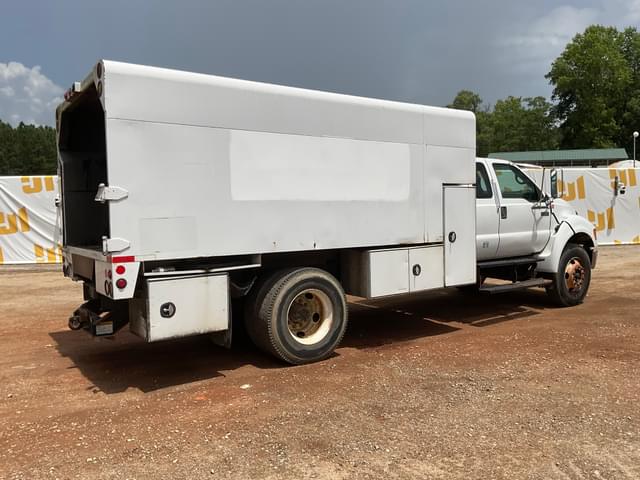 Image of Ford F-750 equipment image 4