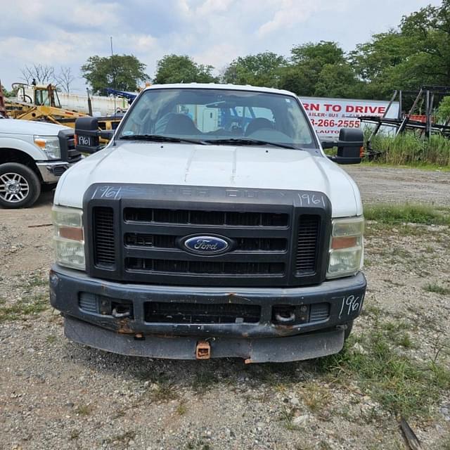 Image of Ford F-250 equipment image 2