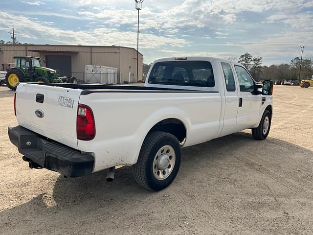 Image of Ford F-250 equipment image 3