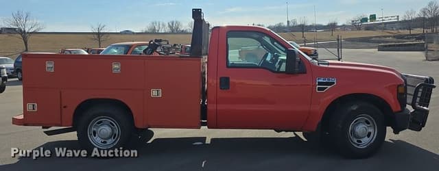 Image of Ford F-250 equipment image 3