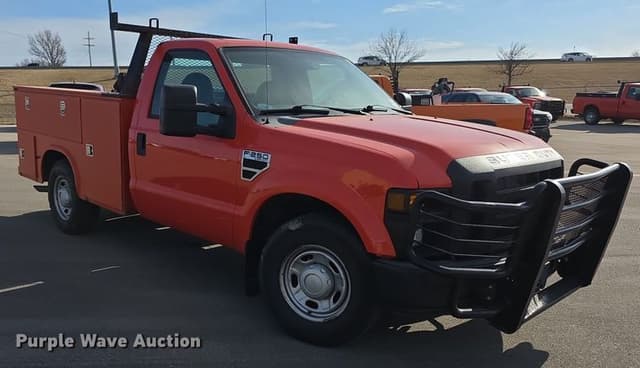 Image of Ford F-250 equipment image 2