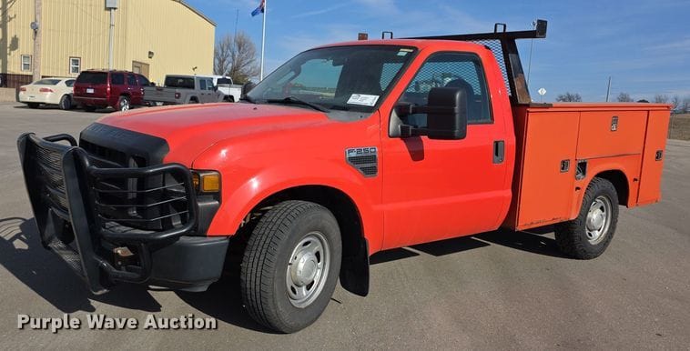 2010 Ford F-250 Equipment Image0