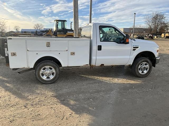 Image of Ford F-250 equipment image 2