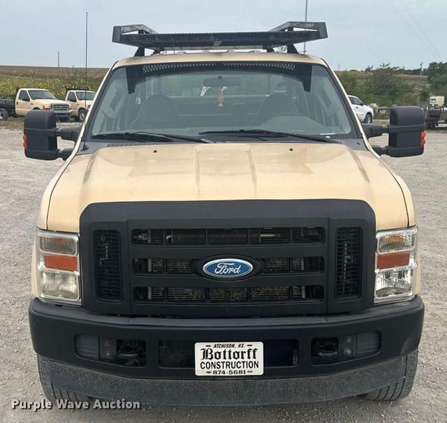 Image of Ford F-250 equipment image 1
