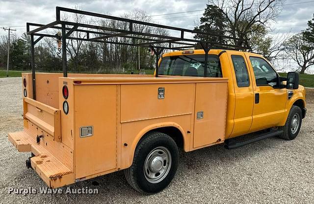 Image of Ford F-250 equipment image 4