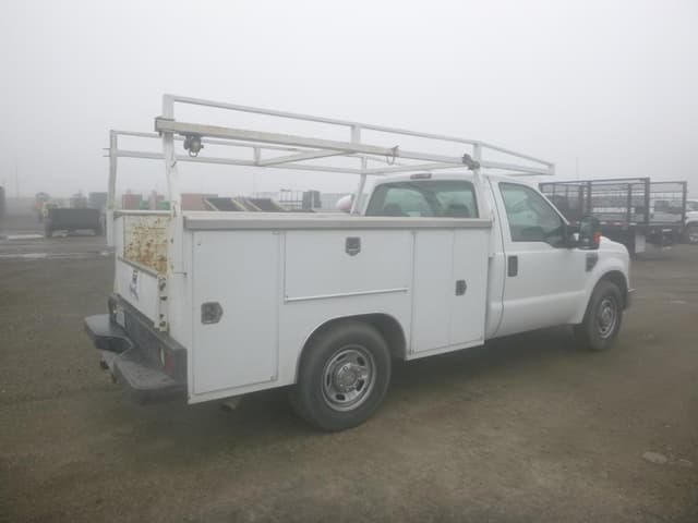 Image of Ford F-250 equipment image 2