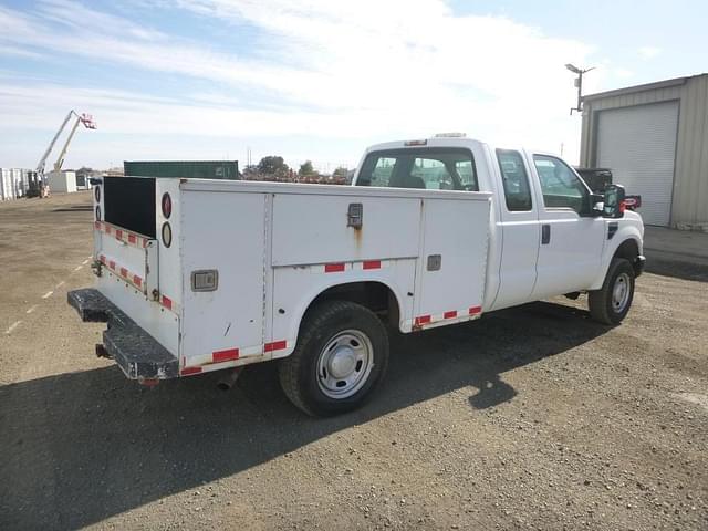 Image of Ford F-250 equipment image 2