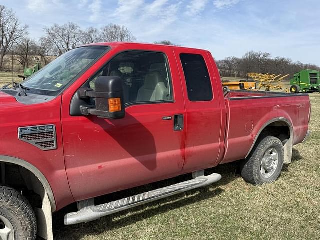 Image of Ford F-250 equipment image 2