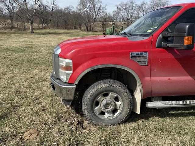 Image of Ford F-250 equipment image 1