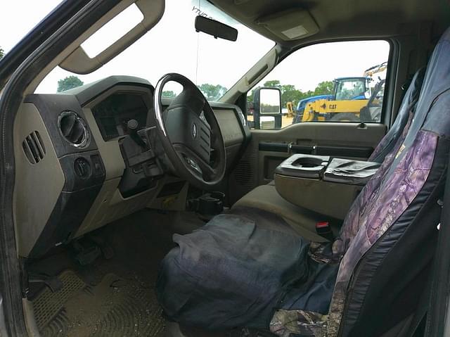 Image of Ford F-350 equipment image 1