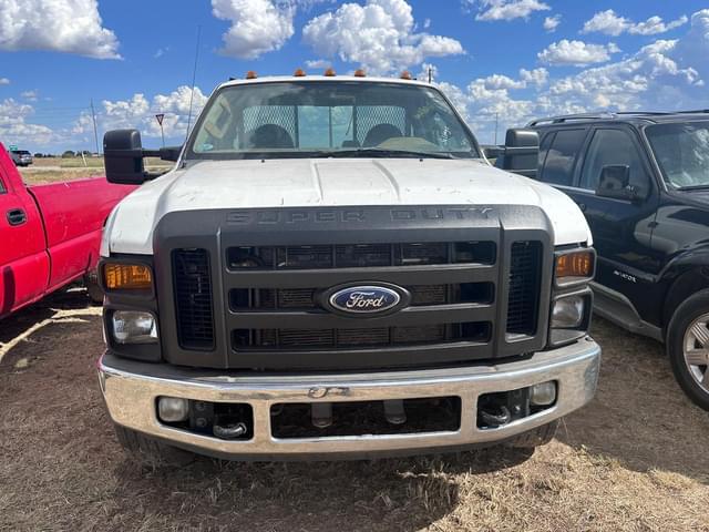 Image of Ford F-350 equipment image 1