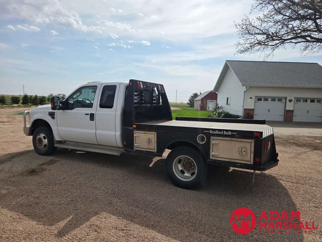 Image of Ford F-350 equipment image 3