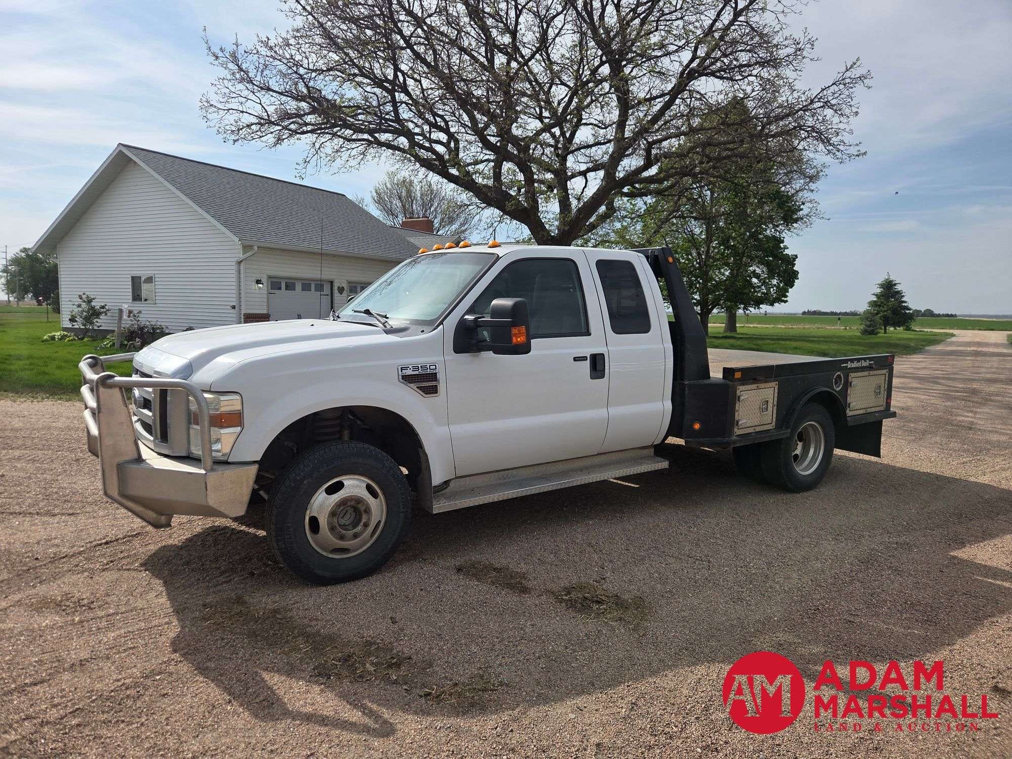 2010 Ford F-350 Equipment Image0