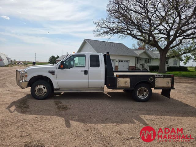 Image of Ford F-350 equipment image 2